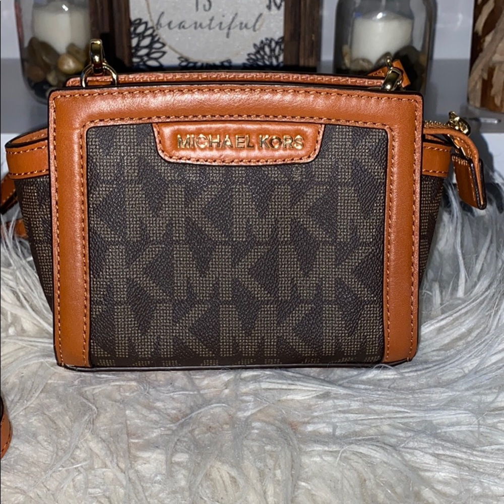 Micheal kors crossbody